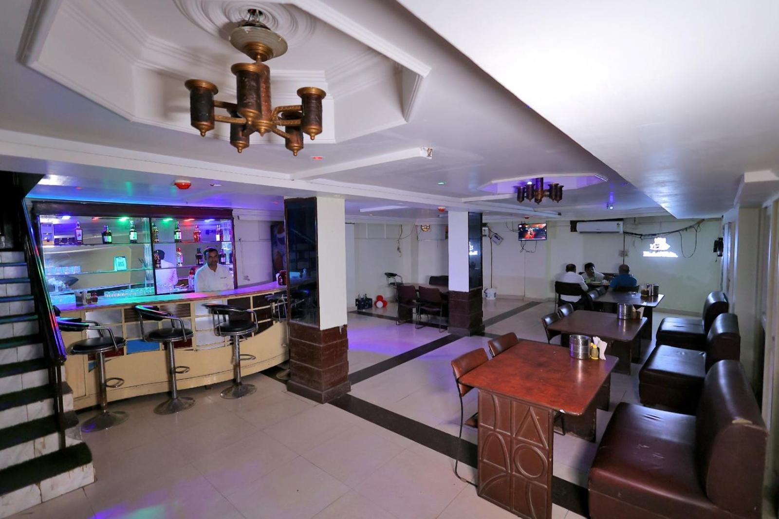 Hotel Paradise 坎普尔 外观 照片