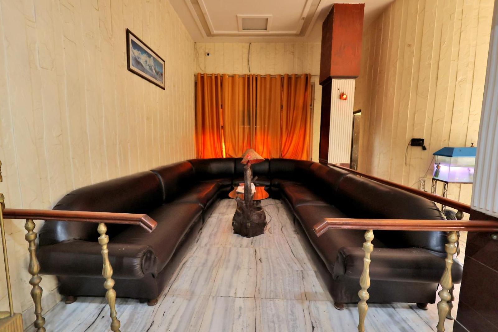Hotel Paradise 坎普尔 外观 照片
