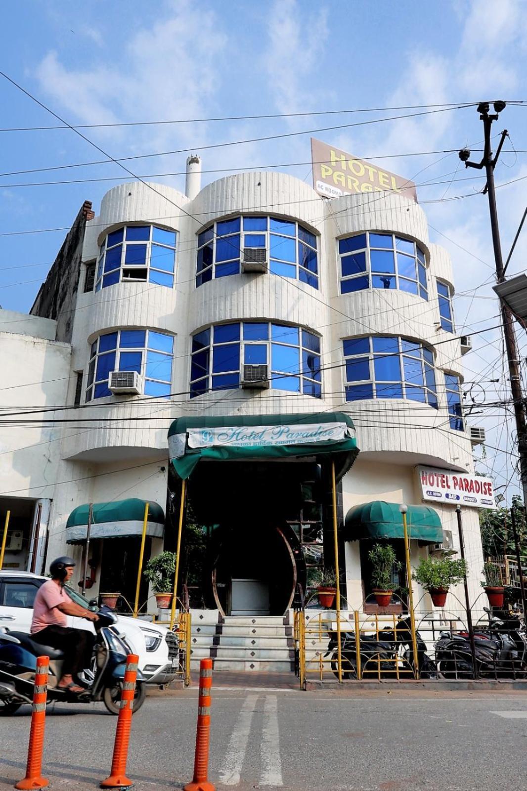 Hotel Paradise 坎普尔 外观 照片