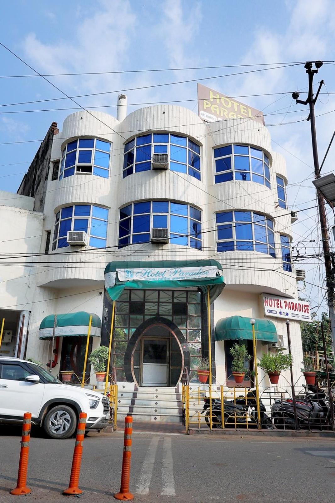 Hotel Paradise 坎普尔 外观 照片